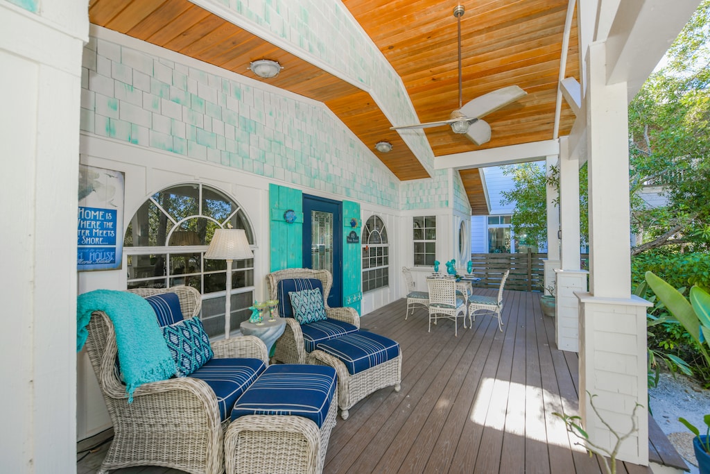 Front Porch Lounge Area