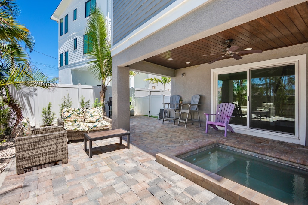 Private Spa, Poolside Lounge Area