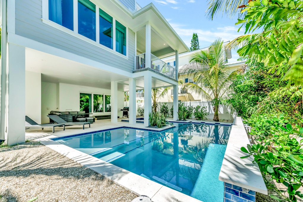 Coming In Hot by AMI Locals