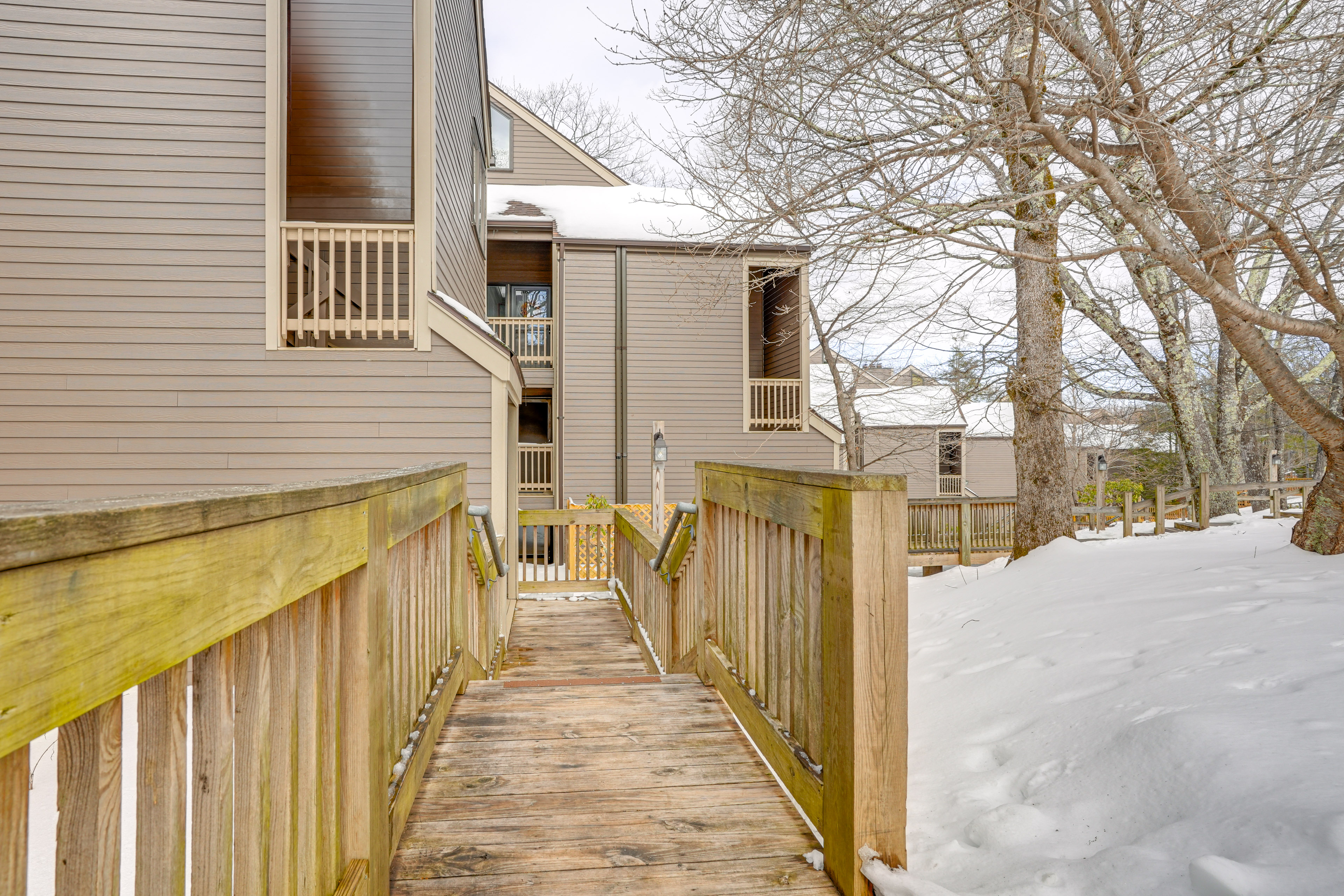 Wintergreen Resort Condo: Deck & Golf Course Views