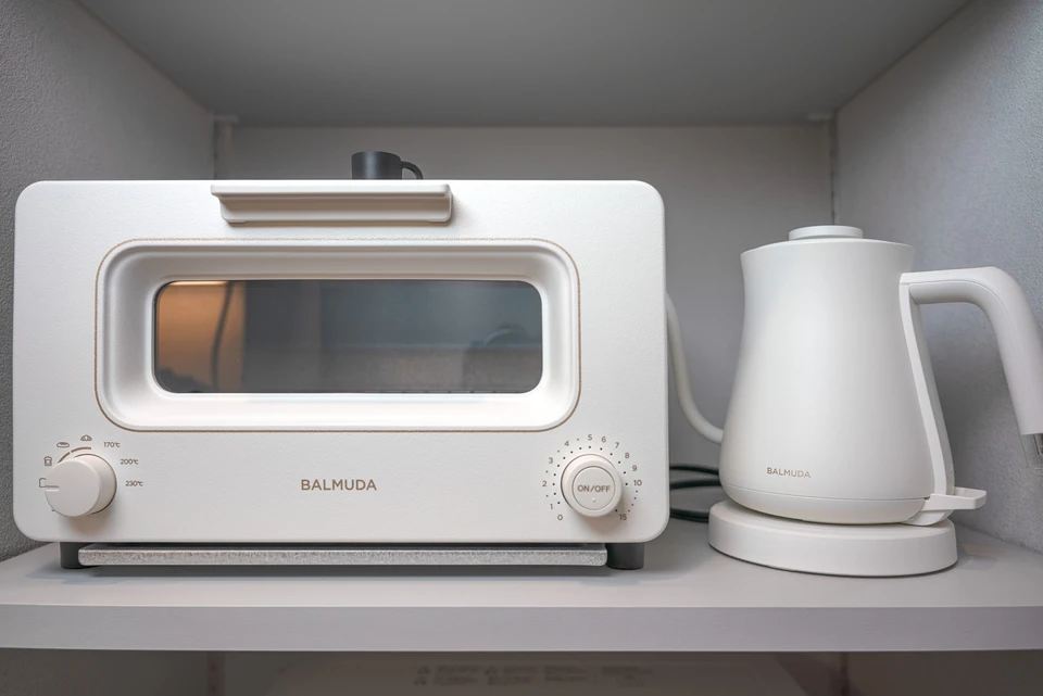 More borrowed home than hotel stay—w/3m ceilings