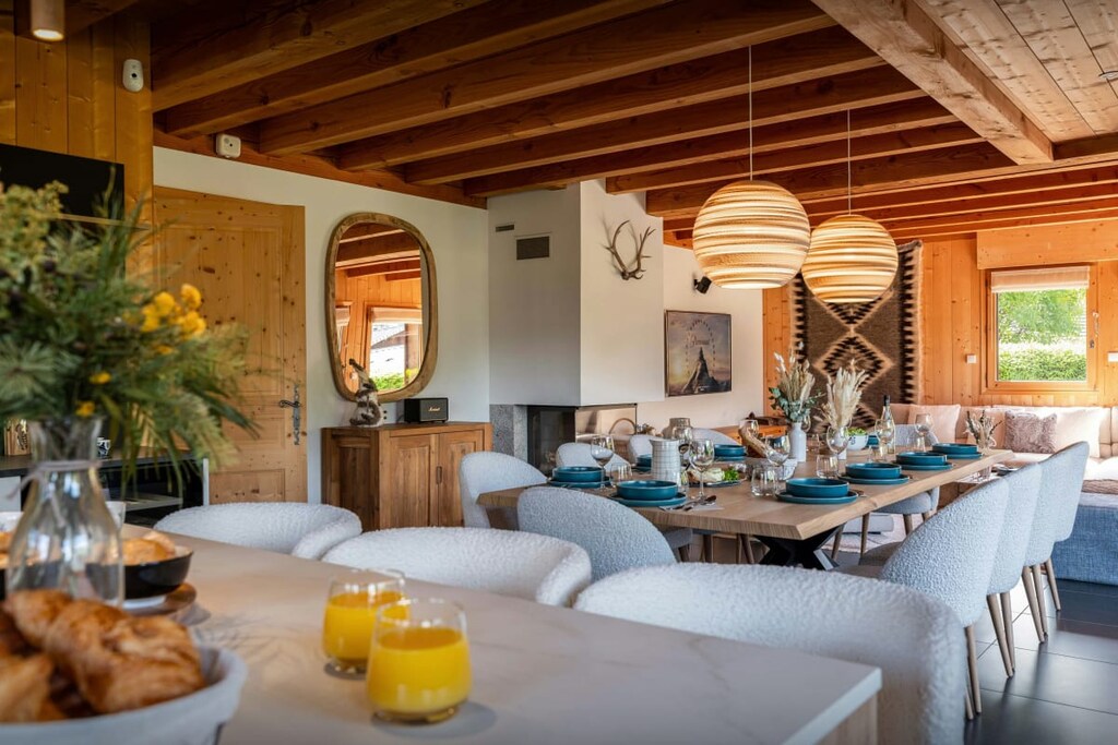 Kitchen/Dining table