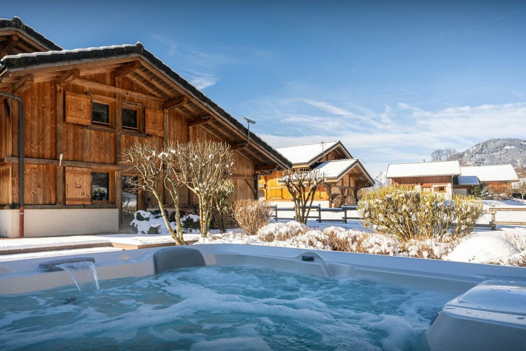 Jacuzzi & winter view