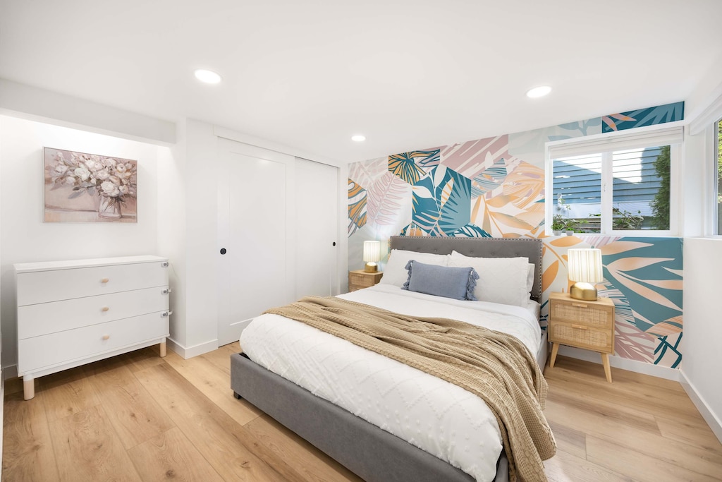 The pretty and cozy bedroom