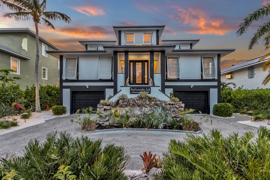 Grand Entrance and Design