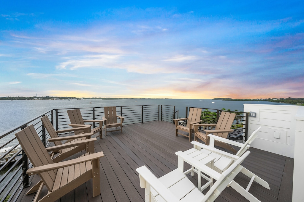 Rooftop Terrace with Seating