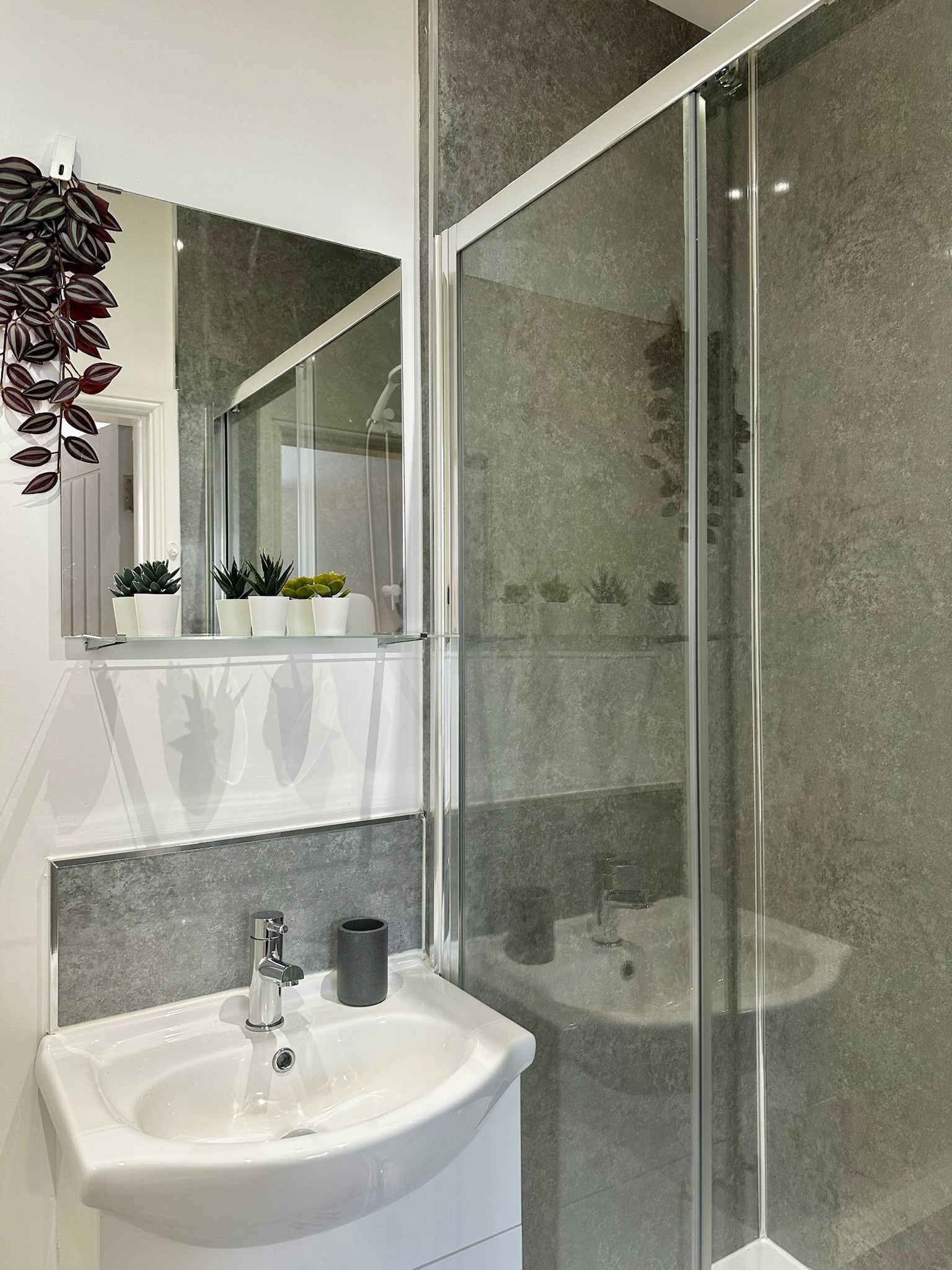 Ideal Wigan Base: 1BR for Cosy Stays