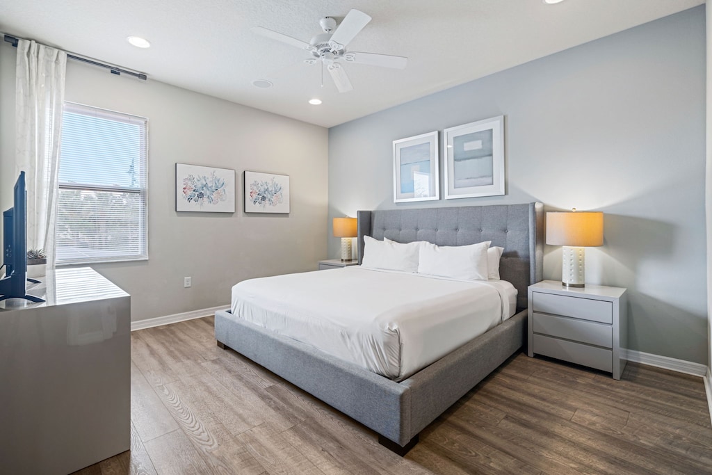 Bedroom 7 with a king size bed and a private bathroom