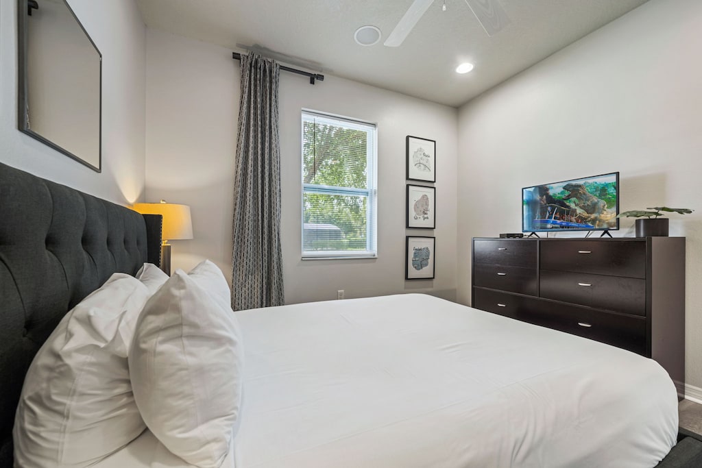 Bedroom 3 with a queen size bed