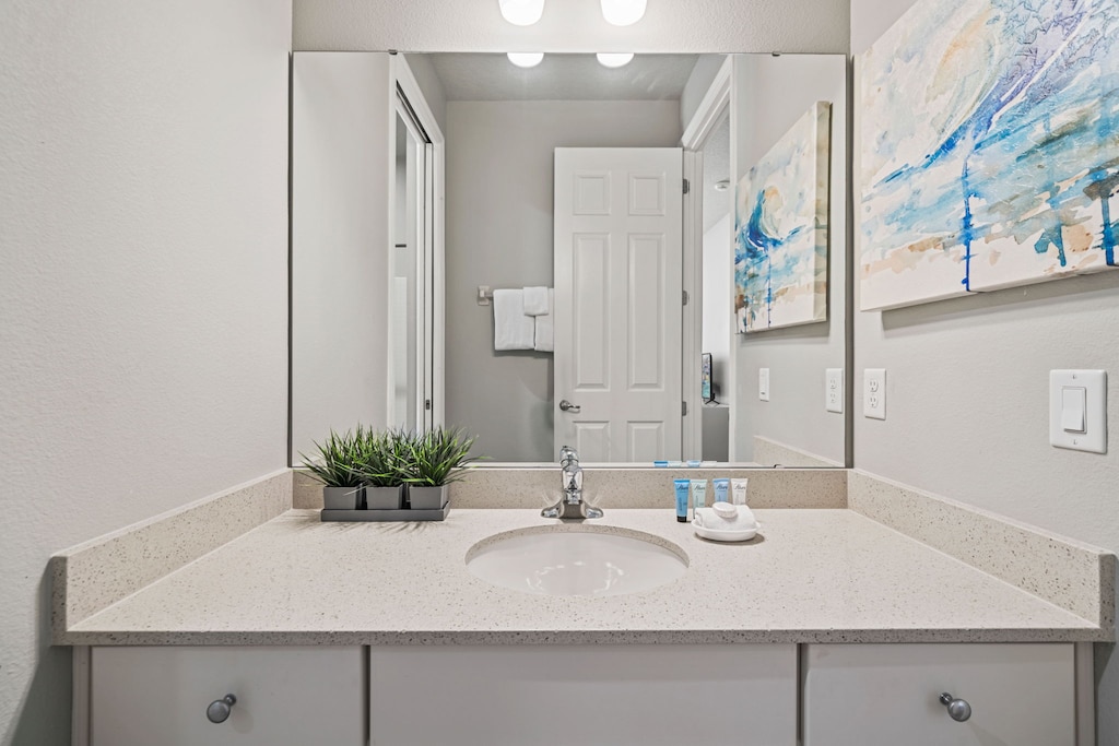 Bathroom 2 with a bathtub and shower combo