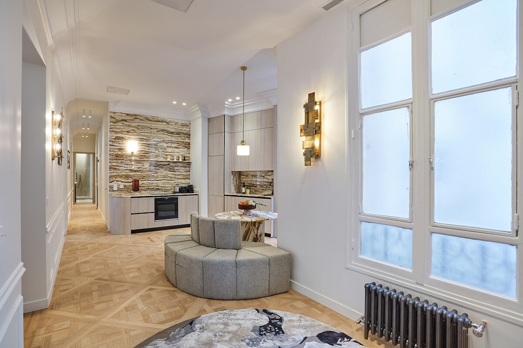 Espace entrée / Cuisine tout équipée