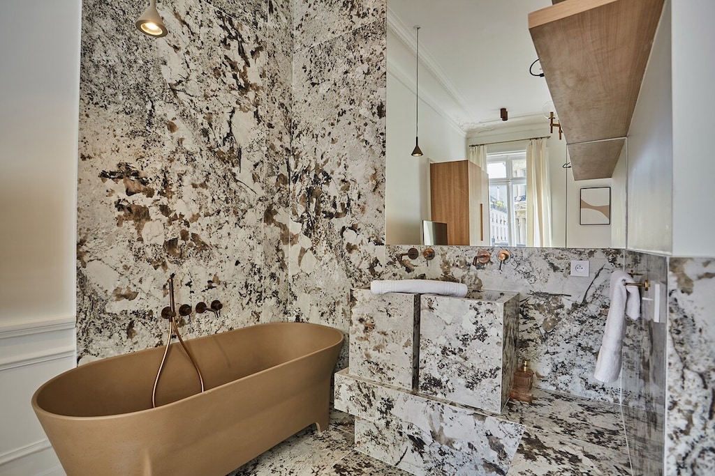 SDB baignoire Chambre 1