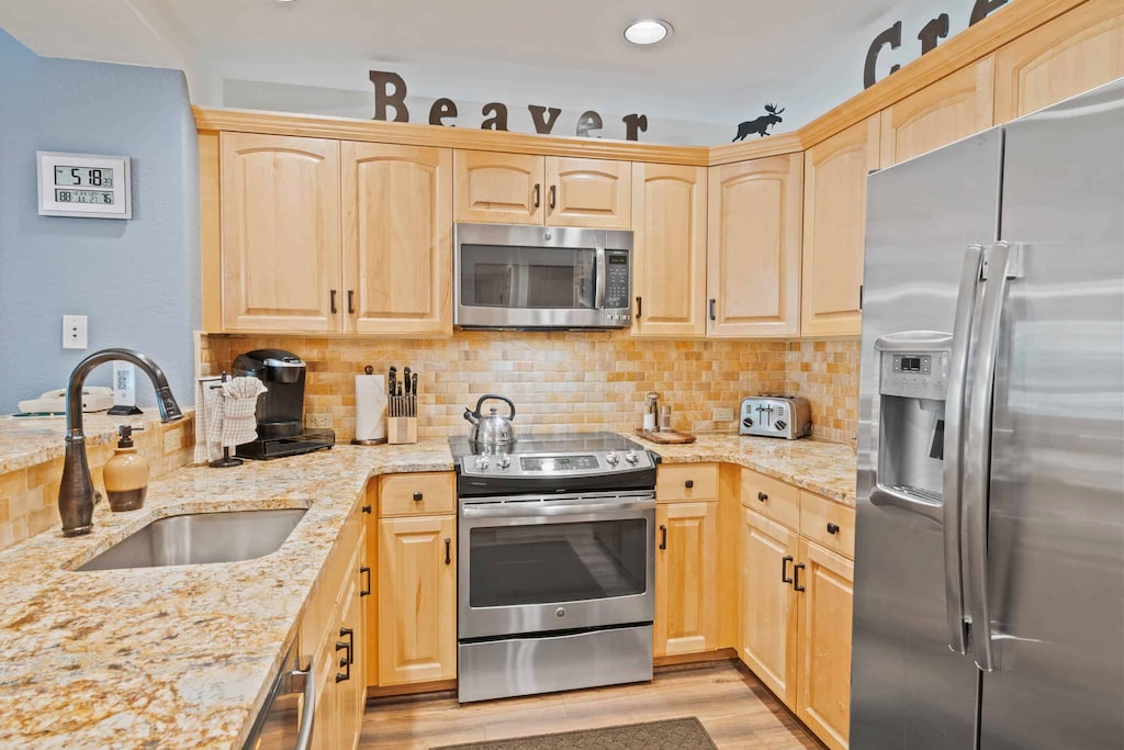 1660929875920-1579-3