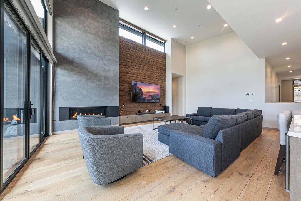 7470 Larkspur Ln Truckee CA-print-028-045-Interior-3315x2213-300dpi