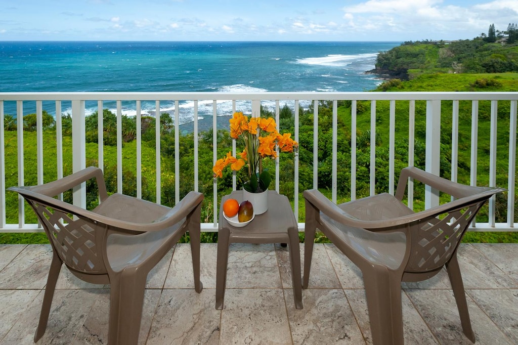 Alii Kai 4303 has incredible ocean views from the private balcony lanai. Enjoy a quiet morning watching the sunrise, or unwind with a drink and a sunset after a long day!