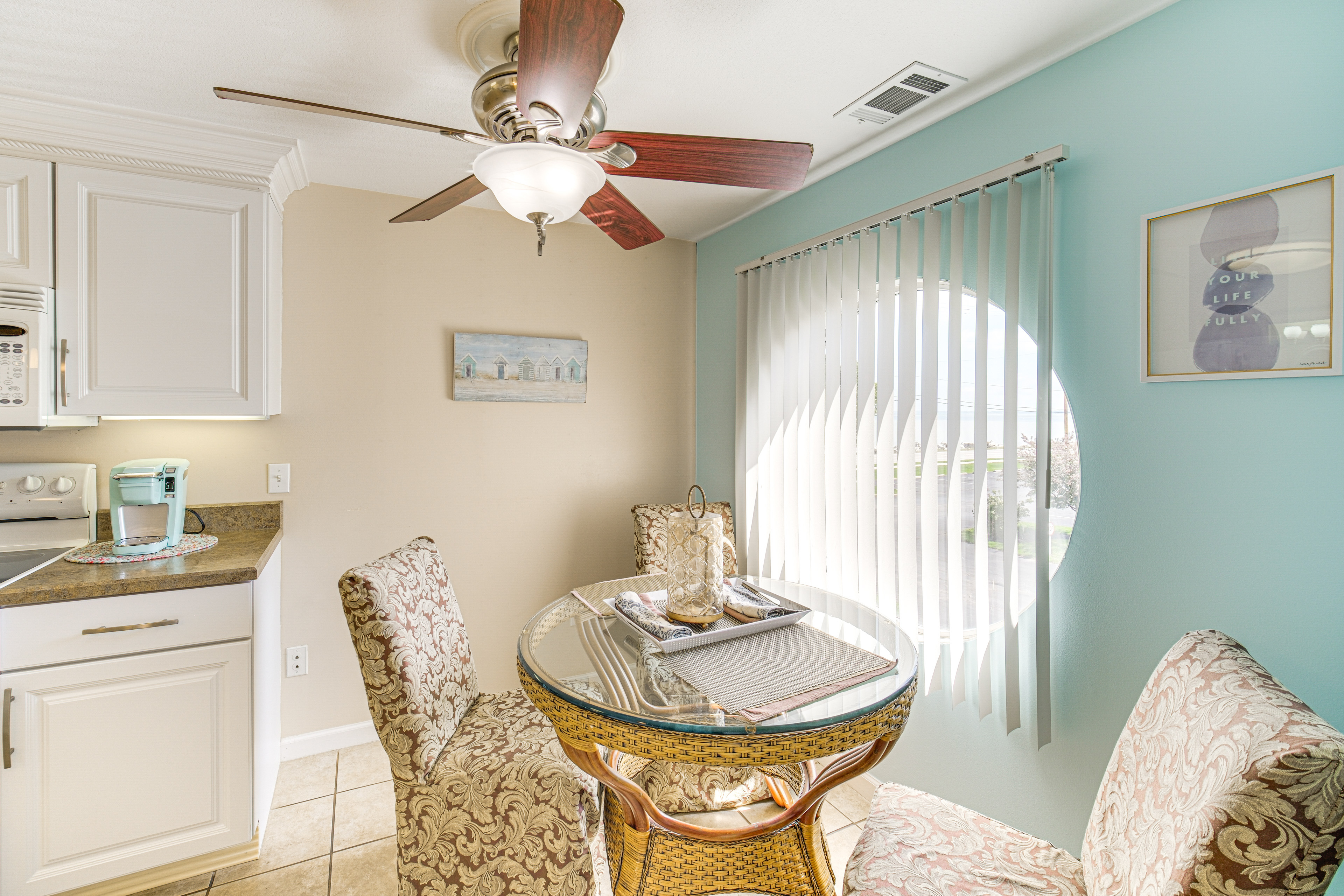 1 Mi to Ferry: Port Clinton Condo w/ Beach View!