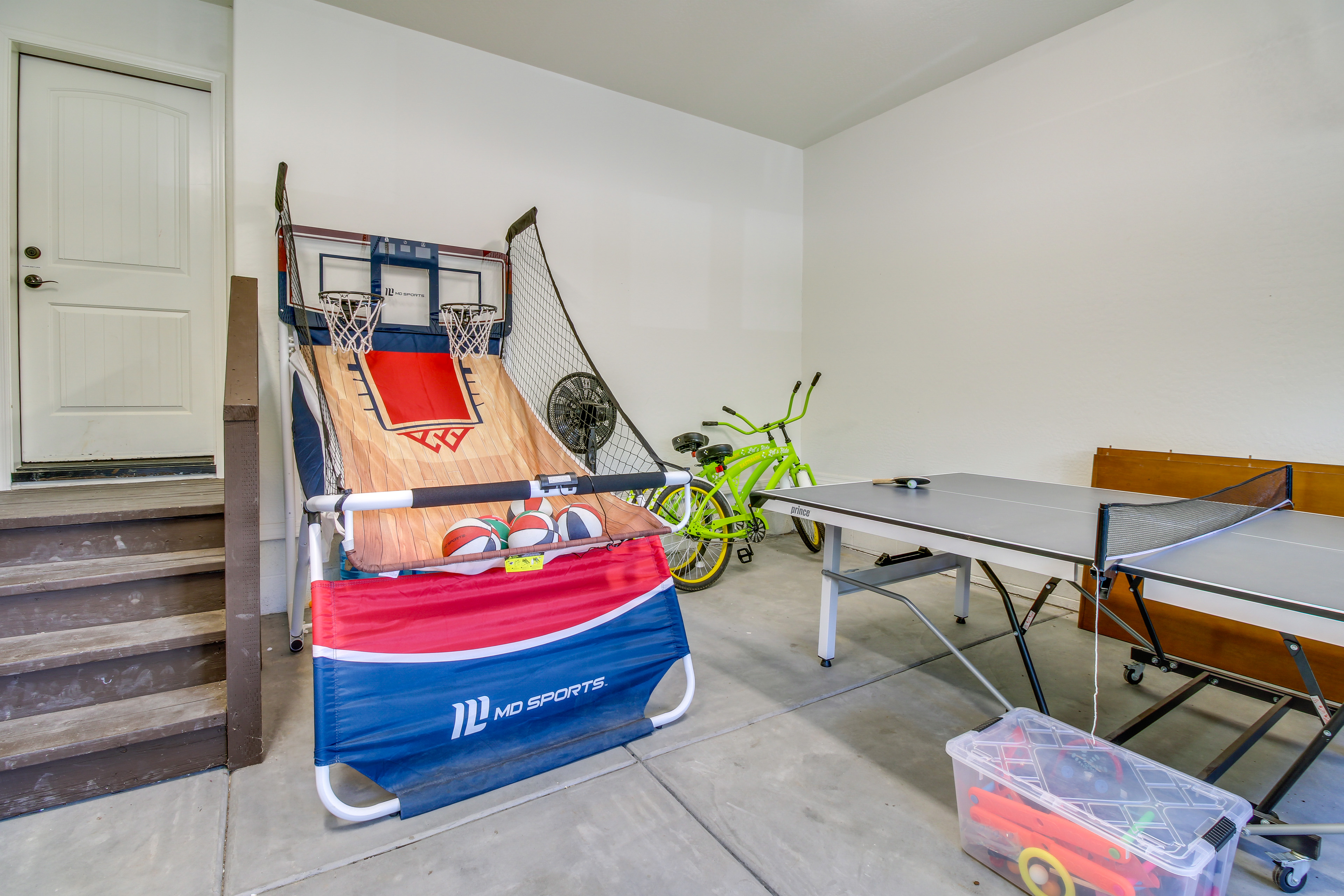 4 Mi to Lake: Show Low Home w/ Hot Tub