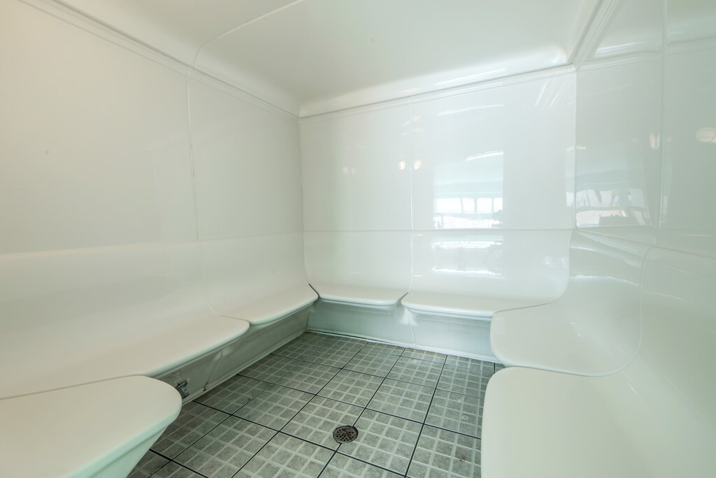 Steam room 