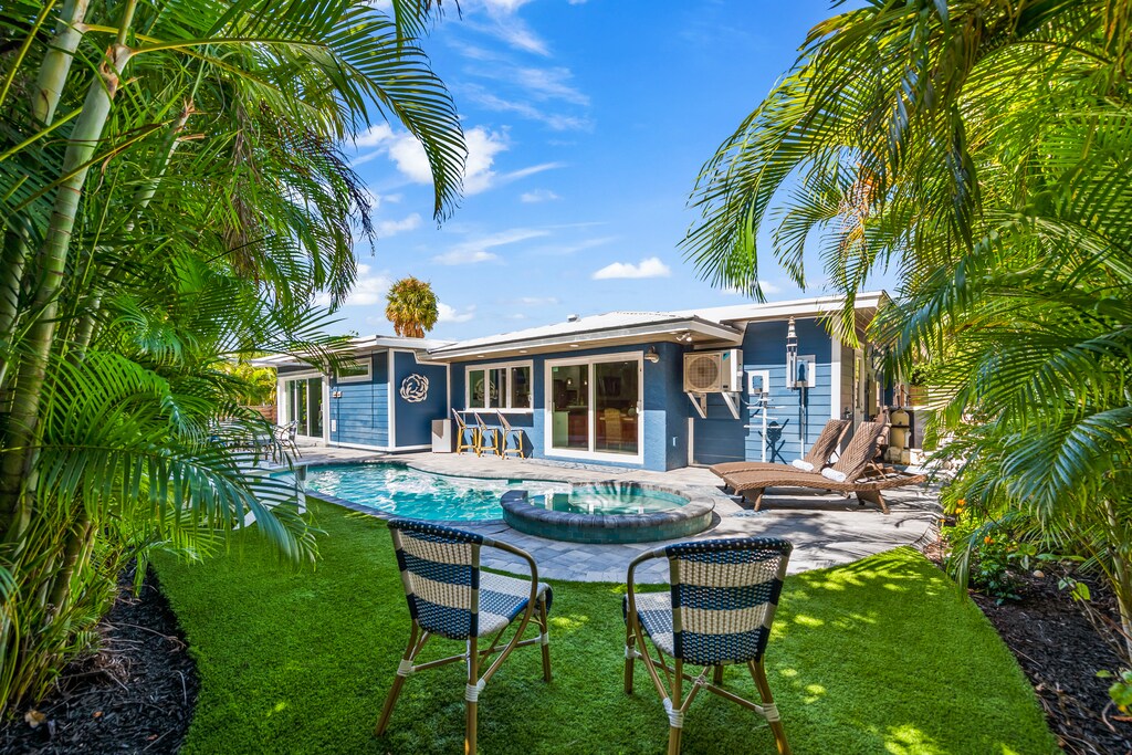 Pool Seating for Lounging