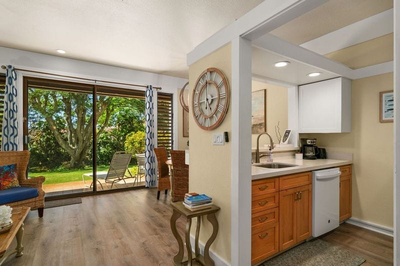 Full kitchen amenities