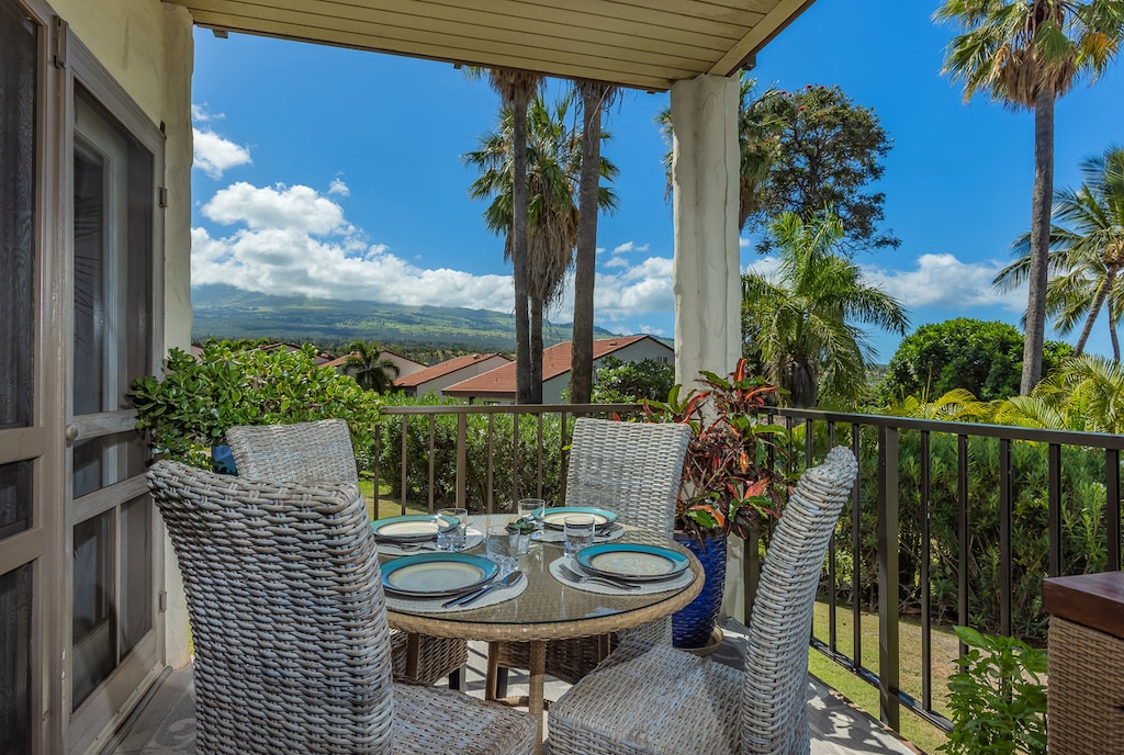 Comfort with a majestic view and dining for four