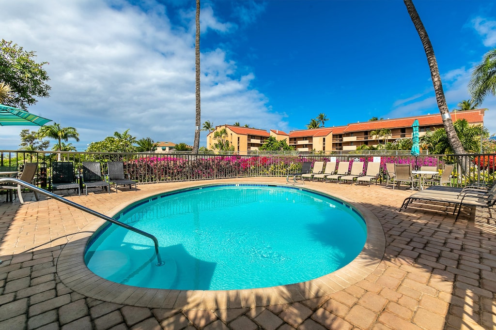 Ample poolside seating for friends & families to enjoy together