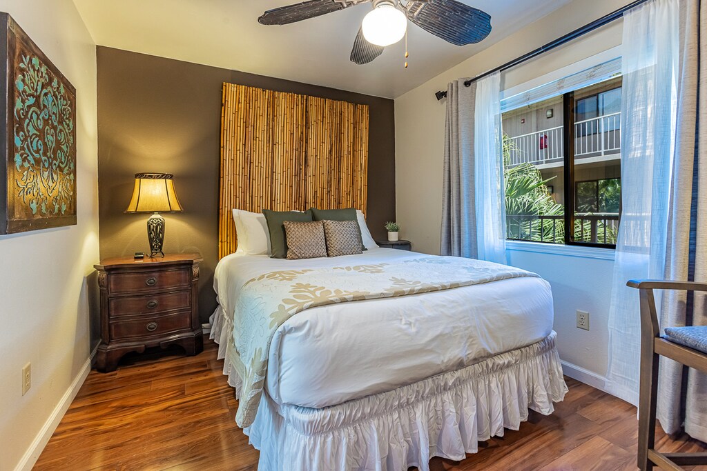 Primary bedroom with a queen bed