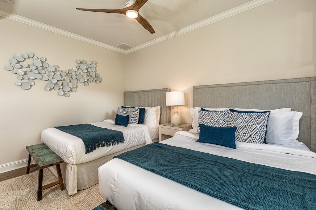 Guest bedroom has the two queen size beds.