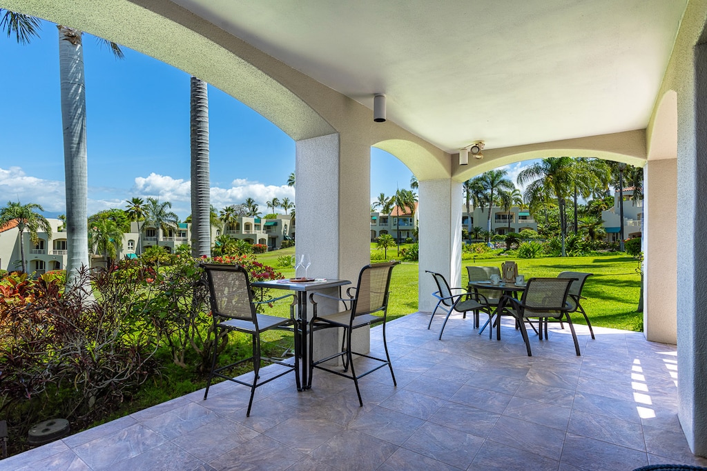 Spacious lanai offers plenty of seating
