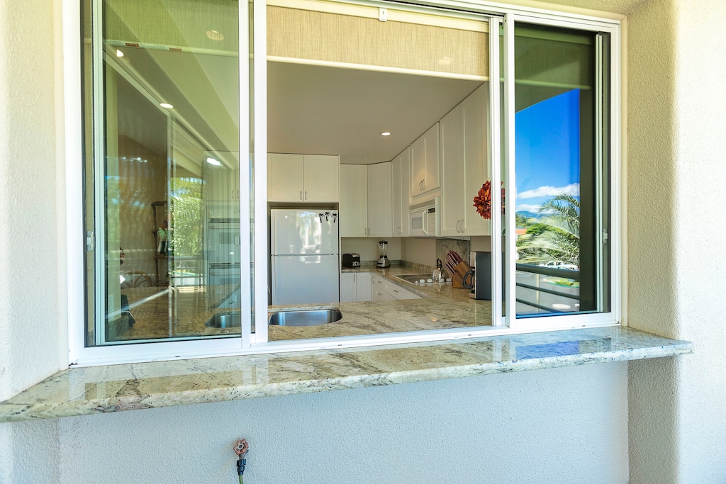 Pass through window from kitchen makes entertaining easy!