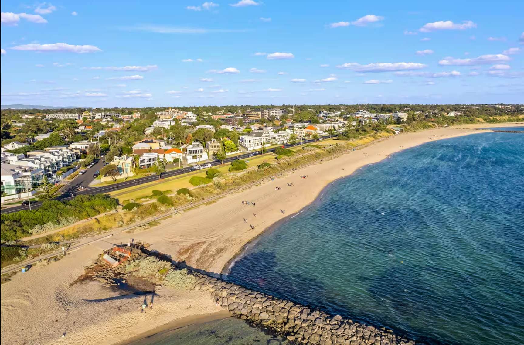 Walking distance to the nearby beach Walking distance to the nearby beach