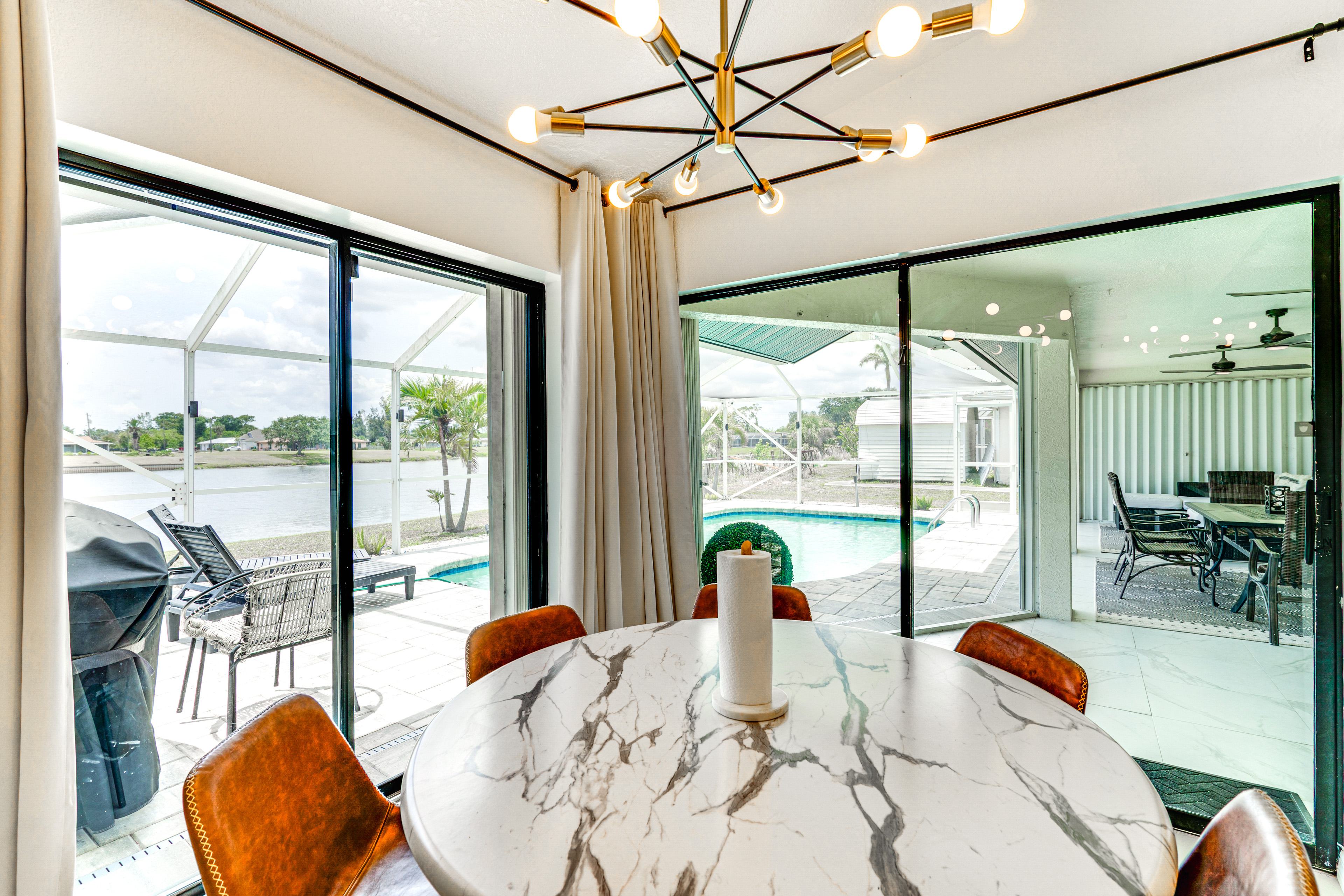 Group Getaway: Luxe Lakeside Gem in Port Charlotte