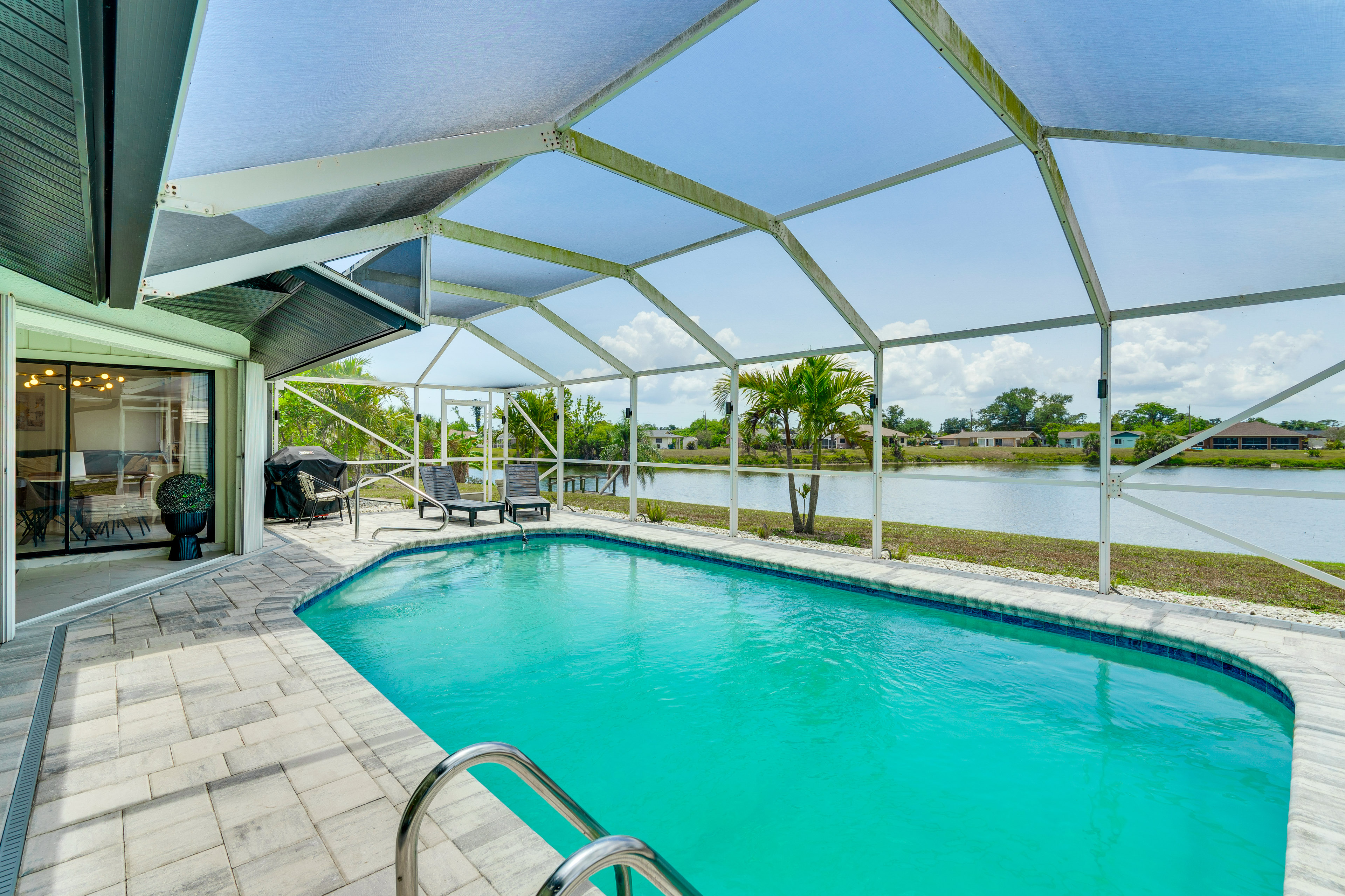 Group Getaway: Luxe Lakeside Gem in Port Charlotte