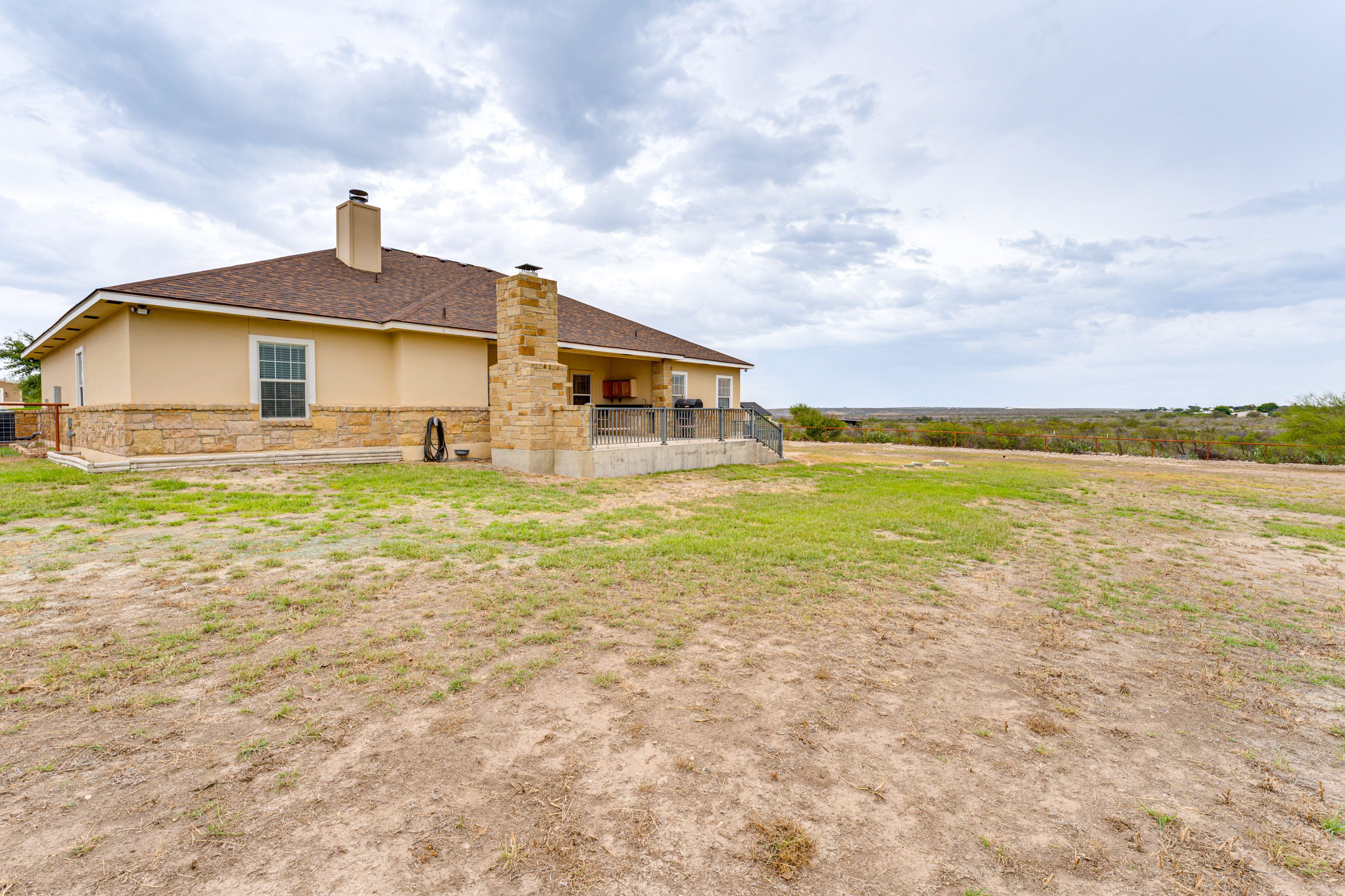 1 Mi From Lake: Pet-Friendly Del Rio Gem