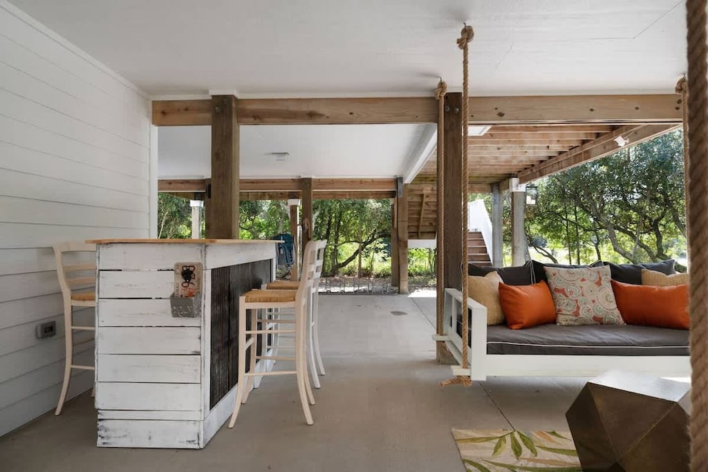 After a day at the beach, relax and unwind in this amazing outdoor space with bed swings and a bar. 