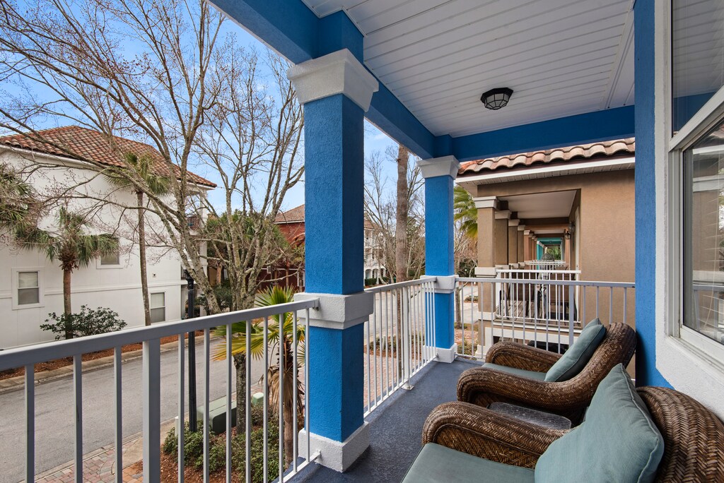 Emerald Destination balcony
