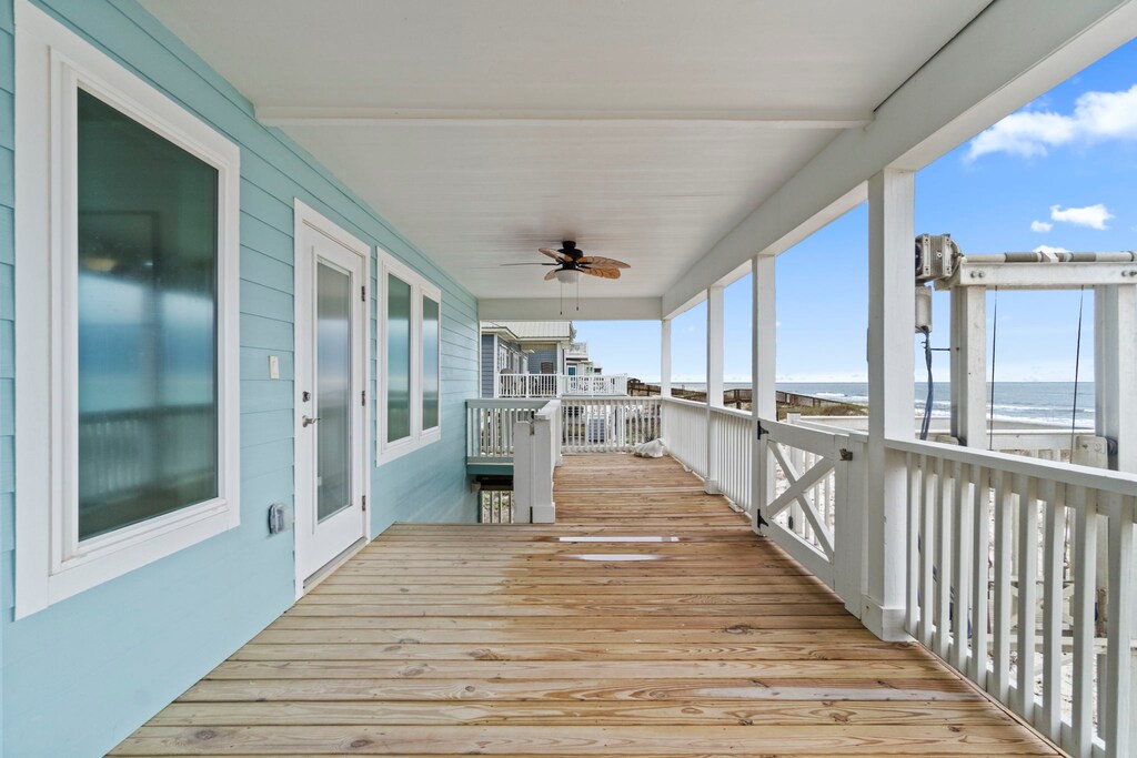 Main floor Gulf view deck
