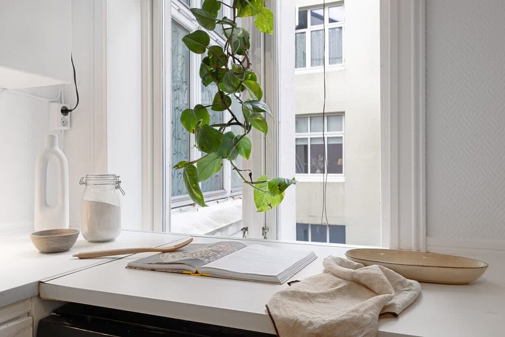 Kjøkkenet er fullt utstyrt med alt du trenger for oppholdet ditt.