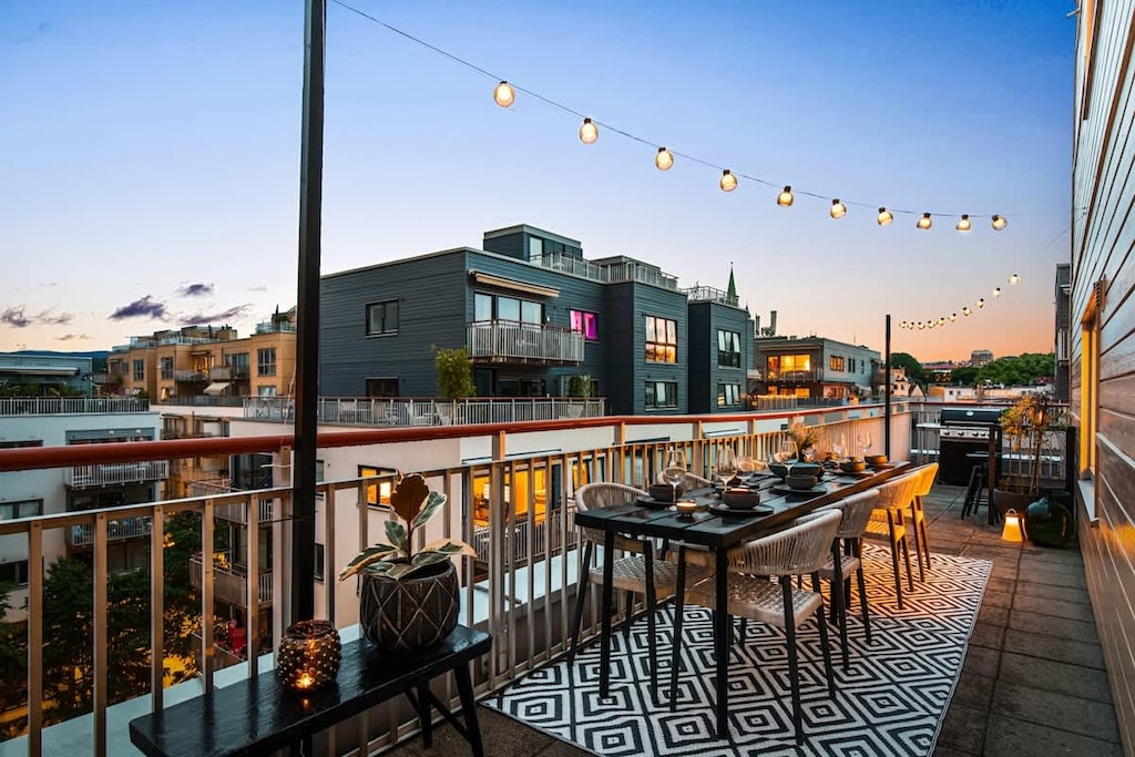 På terrassen har du også mulighet til å grille og nyte måltider utendørs.