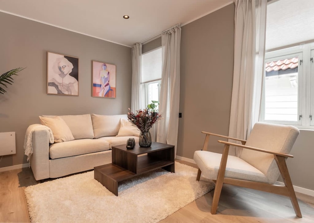 En varm og innbydende stue, perfekt for avslapning og hyggelige stunder med familie og venner. 