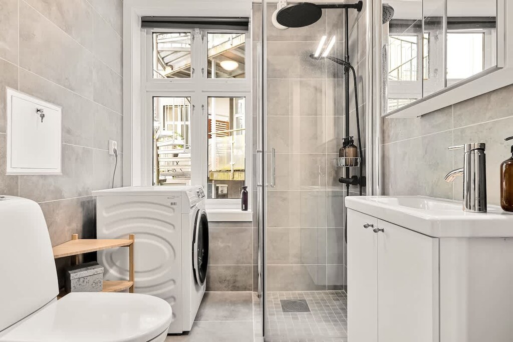 The bathroom has been completely renovated in 2023 and offers modern facilities. It includes a combined washer and dryer, a heated tile floor, and a comfortable waterfall shower.