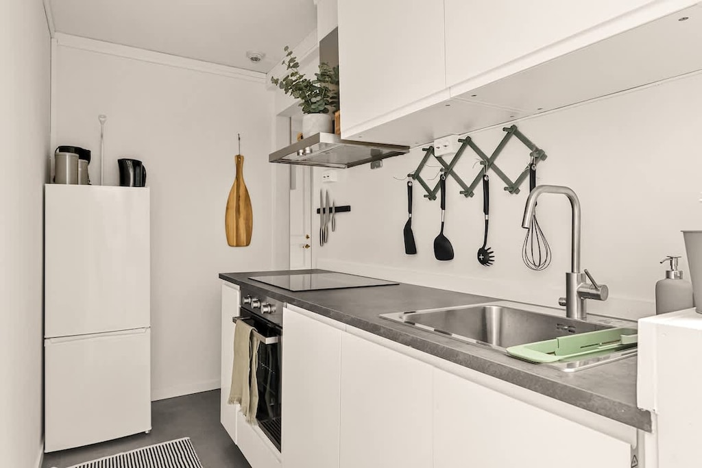 You have the choice to cook your own meals in the fully equipped kitchen or explore the vibrant restaurant scene in Bergen. If you prefer dining out, we are more than happy to provide you with a curated list of our personal favorite restaurants!