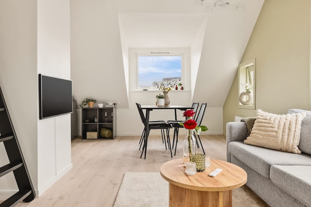 Det perfekte stedet å slappe av etter en lang dag med utforskning eller en regnfull Bergensdag. Med smart-TV med alle dine favoritt streamingtjenester.