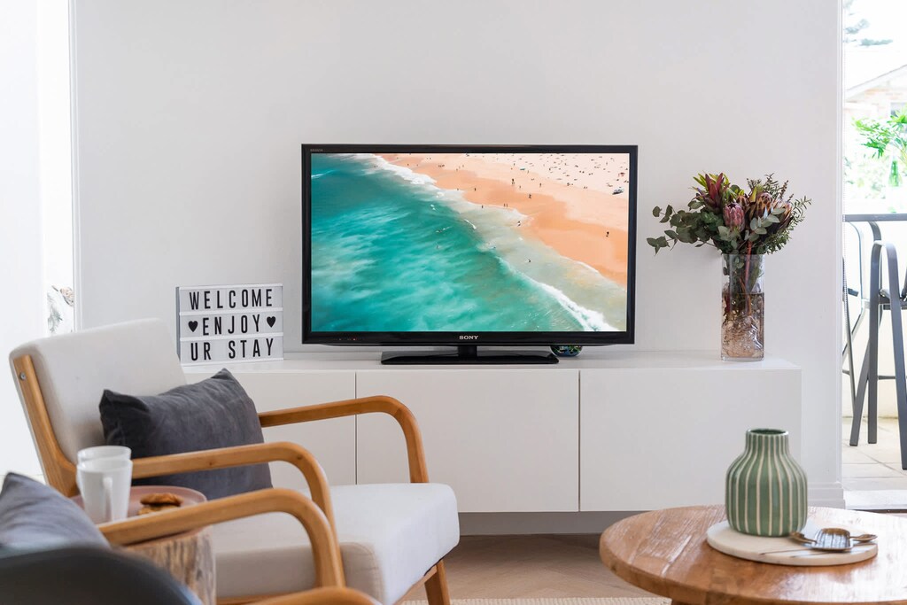 Bright and airy lounge room with Wi-Fi and Smart TV