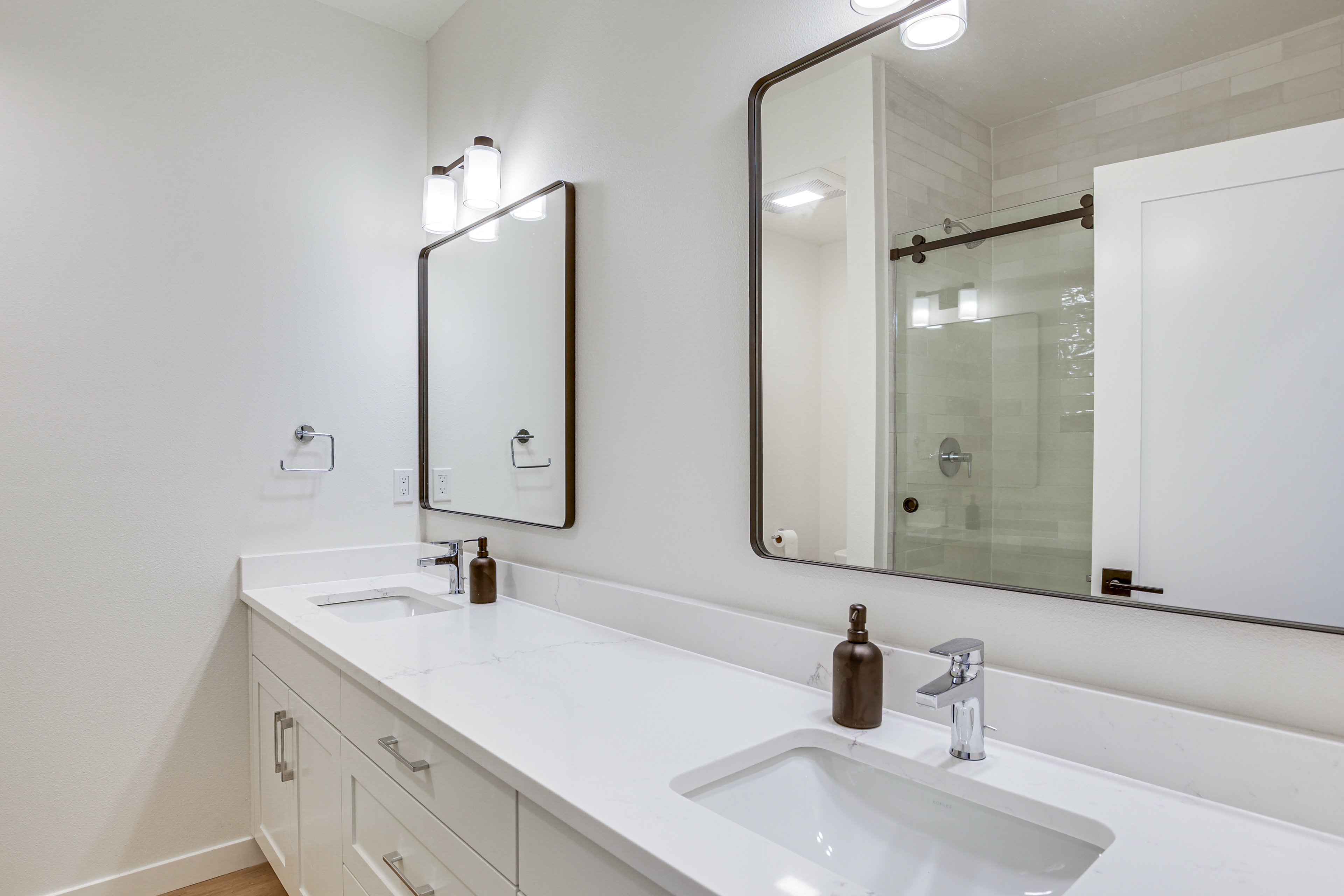 Walk to Beaches: 'Siletz Bay Bliss' Townhome