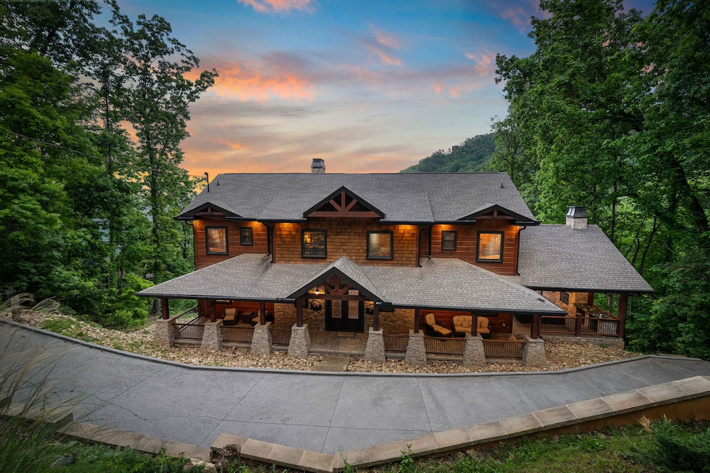 Front of Black Bears & Biscuits Lodge