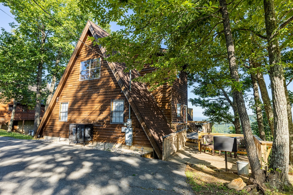 Exterior view with flat parking at Cozy Mountain View, a 1 bedroom cabin rental located in Pigeon Forge