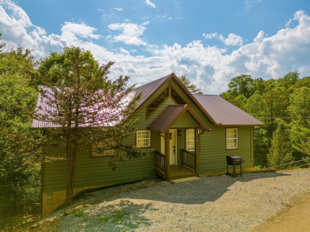 Front of Cabbyshack cabin