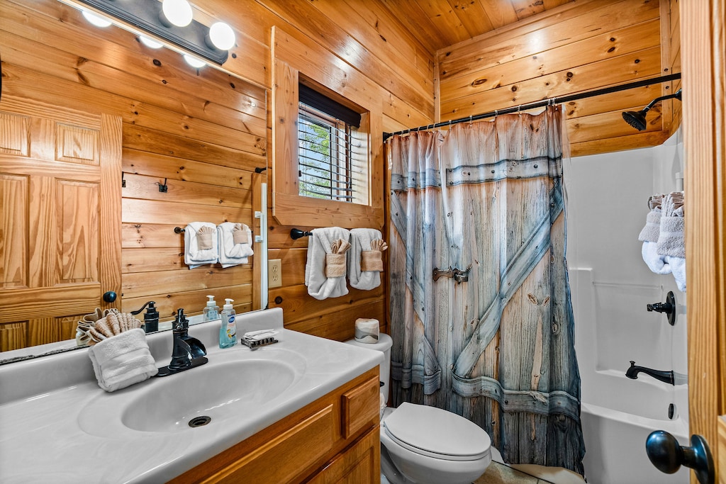 single vanity sing with bathtub