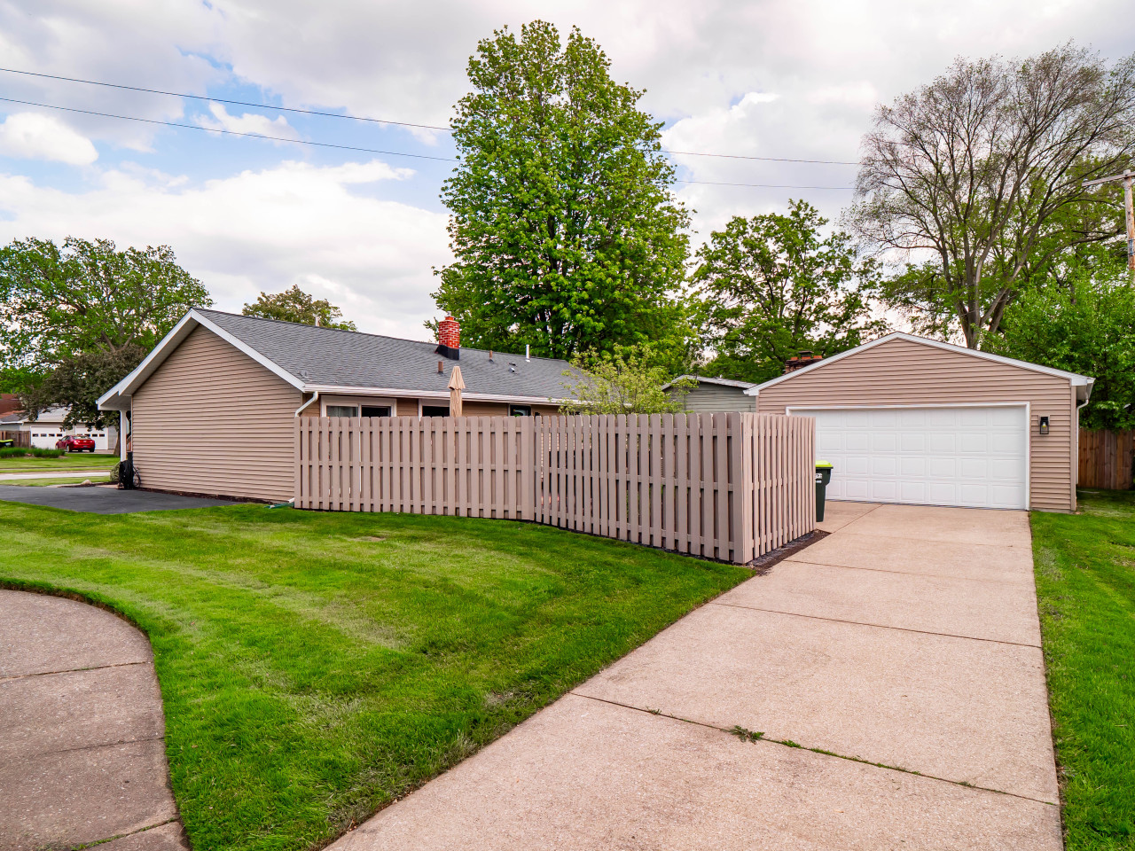 Lake Cottage|Hot Tub|Game Room|Sleeps 7